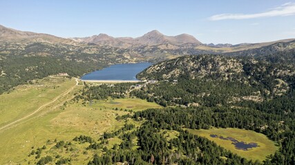 vue aérienne du massif du Carlit et des lacs des Bouillouses