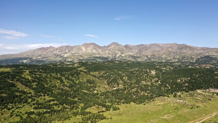 vue aérienne du massif du Carlit et des lacs des Bouillouses