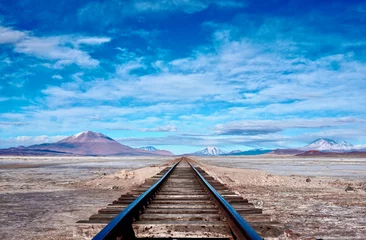Poster de jardin Chemin de fer Voie ferrée dans le désert d& 39 Atacama, Chili. Paysage magnifique du désert d& 39 Atacama, Chili.