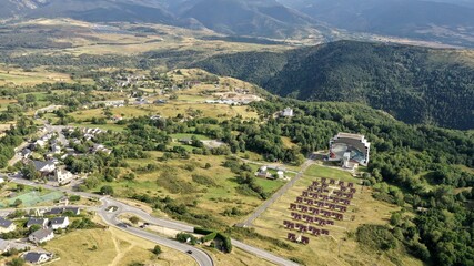 Fototapeta na wymiar station de montagne de Font-Romeu et four solaire d'Odeillo