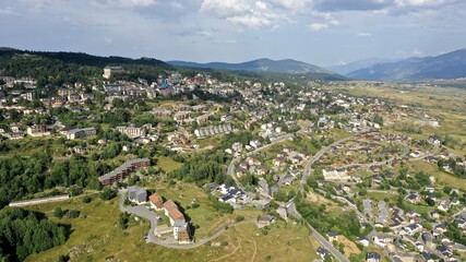 Fototapeta premium station de montagne de Font-Romeu et four solaire d'Odeillo