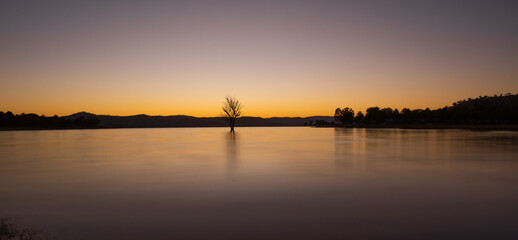 Fototapeta na wymiar Lake Hume sunrise 
