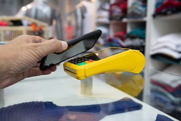 New way of paying credit cards by approaching the cell phone