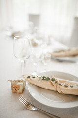Decorated and decorated tables at the wedding.