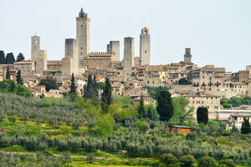 Fototapeta na wymiar View of the medieval town of San Gimignano