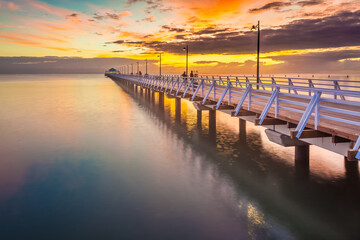 Obraz premium Shorncliffe Pier at sunrise