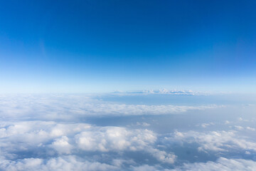Fototapeta na wymiar Beautiful blue sky and white many cloud.