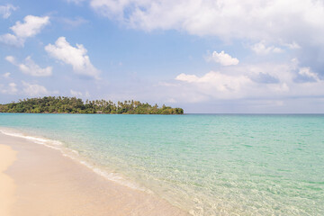 Fototapeta na wymiar Beautiful beach with white sand, turquoise ocean, island green trees and blue sky.