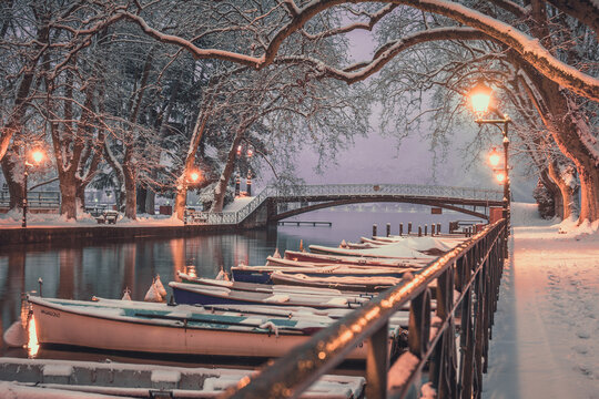 Annecy, le pont des amours sous la neige