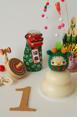 竜のあみぐるみとお正月イメージ