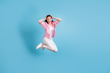 Obraz premium Full length photo of impressed energetic lady hand on head open mouth reaction isolated on blue color background