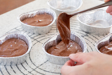 バレンタイン向け　ハート型のチョコレートマフィン作り