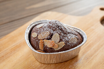 バレンタイン向け　ハート型のチョコレートマフィン　