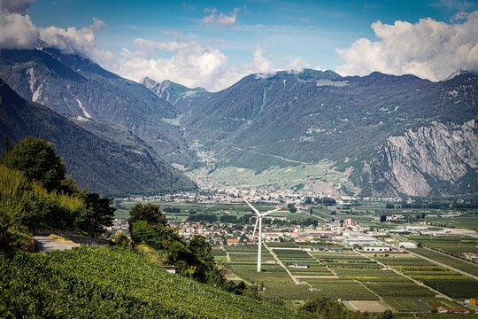 Martigny et Charrat vu depuis Saxon en Valais, Suisse