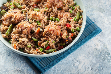 Fried rice witch chicken, eggs and vegetables