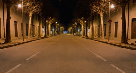 Fototapeta na wymiar Night view from empty street way