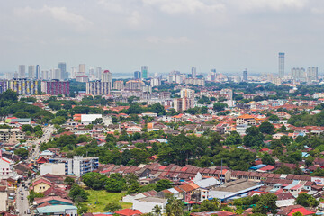 Obraz premium Beautiful view on Penang island from the Southeast Asia Largest Buddhist Temple - Kek Lok Si, Malaysia