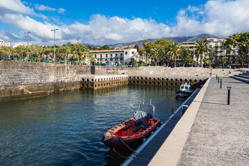 Blick auf die Stadt Funchal auf der Insel Madeira, Portugal