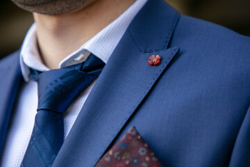 D&eacute;tails d'un mari&eacute; le jour de son mariage