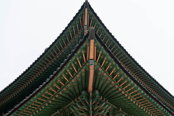 Fototapeta na wymiar colorful roof of Changdeokgung Palace