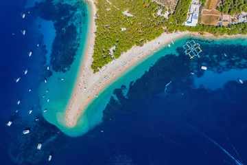 Papier Peint photo autocollant Plage de la Corne d'Or, Brac, Croatie Cap d& 39 or - Zlatni Rat sur l& 39 île de Brac, Croatie vue aérienne en août 2020