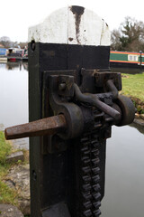 lock winding and gate mechanism on uk canal
