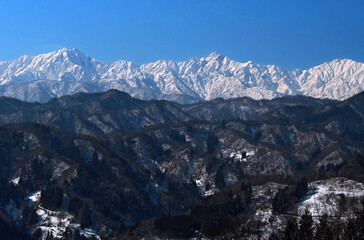 Fototapeta na wymiar 真冬の白い山脈・北アルプス(小川村,長野より望む)