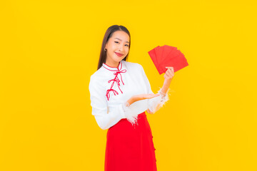 Portrait beautiful young asian woman with red envelopes letter