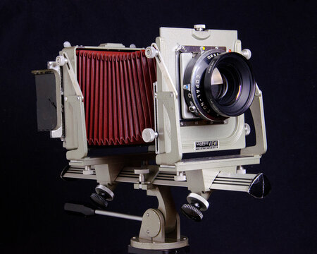 Vintage Graflex Graphic View II studio view camera, photographed in August 2020.
