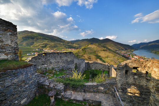 Burgruine Hinterhaus In Der Wachau