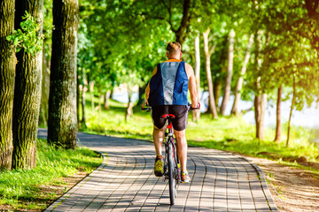 Obraz premium Cyclist ride on the bike path in the city Park 