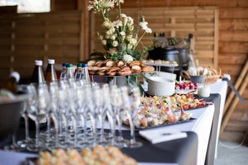 Fotobehang buffet apéritif mariage © 123cheesefr