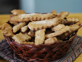 Natural wicker plate with ready made freshly baked cookies. Concept for homemade cookies. Blurred foreground.