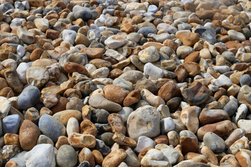 Glatt geschliffene Stein am Strand an der Küste von Cornwell 