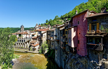 Fototapeta na wymiar Les maisons suspendues, Pont-en-Royans, Isère, Auvergne-Rhône-Alpes, France