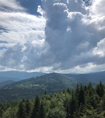 Zdjęcia prezentujące widoki g&oacute;rskie.