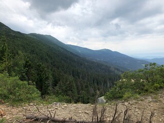 Zdjęcia prezentujące widoki g&oacute;rskie.