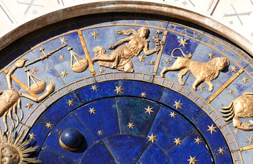 Sternzeichen der astronomischen Uhr auf dem Markusplatz, Venedig