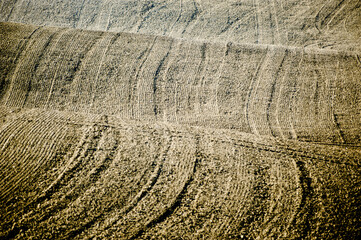 solchi nel campo creano una texture rurale