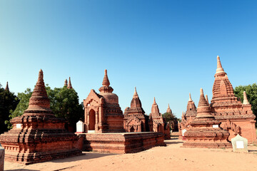 Fototapeta premium view to the ruins at the valley of Bagan with its ancient buddhist pagodas, Myanmar (Burma) 