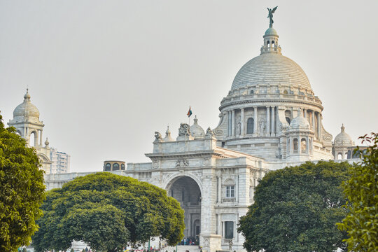 Victoria Memorial in Kolkata. The Victoria Memorial is a large marble building in Kolkata, West Bengal, India, which was built between 1906 and 1921. It is dedicated to Queen Victoria.