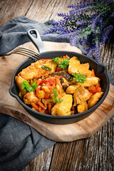 Fried chicken with vegetables.