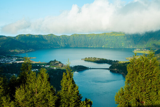Lagoa das Sete Cidades na ilha de S&atilde;o Miguel, A&ccedil;ores