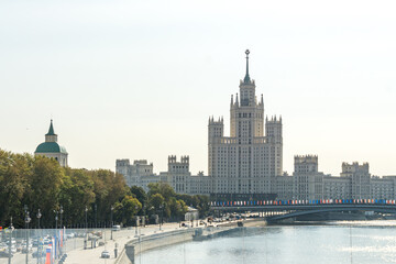 Fototapeta na wymiar Moscow Park zaryadye Moscow skyscraper
