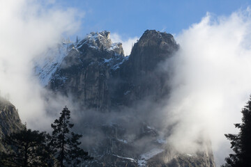 Fototapeta na wymiar Mountain with a morning mist