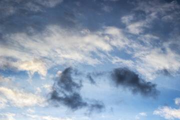 Obraz premium Beautiful sky with white clouds background 