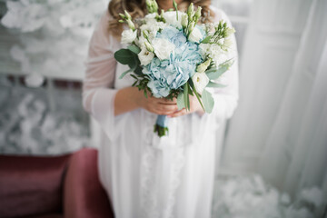 Obraz na płótnie Canvas Wedding bouquet in the hands of the bride.