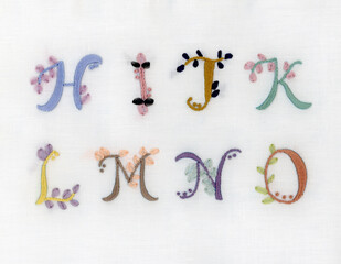 アルファベットの刺繍