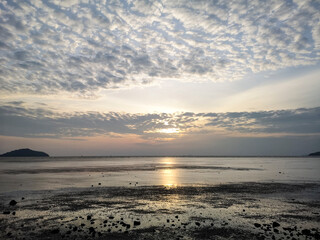 Fototapeta premium Sunrise and low tide at Phuket bay