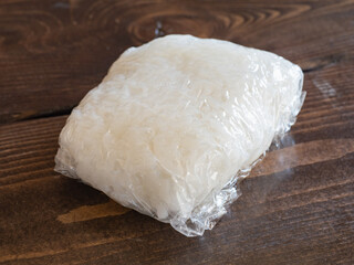 Fototapeta na wymiar 炊き立てのご飯。冷凍保存する為にラップに包んだ白米。